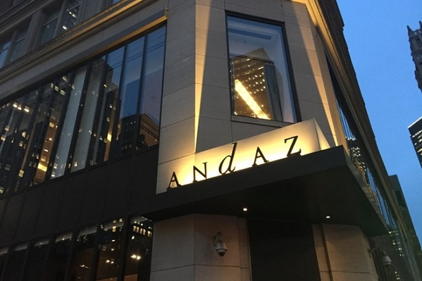 andaz-at-night