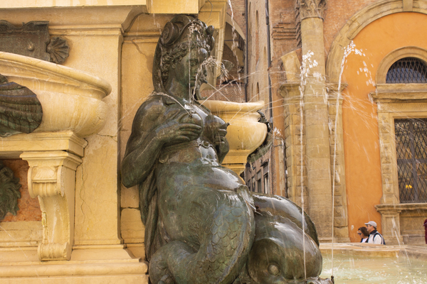 bologna neptune fountain 01