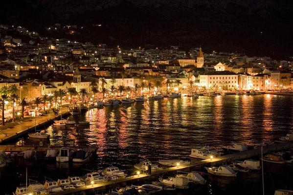 makarska-at-night