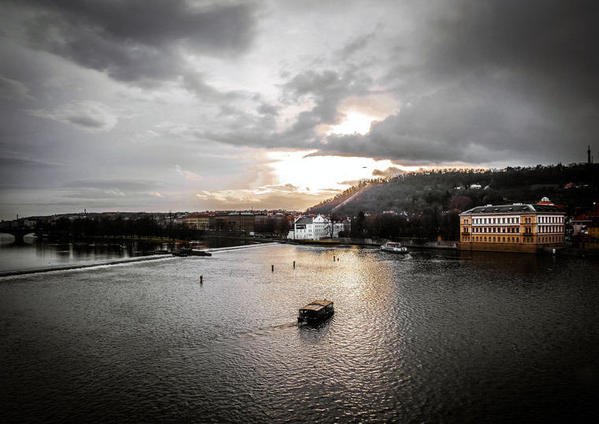 prague-charles-bridge-view-of-the-city-photography-architecture-travel-sunset