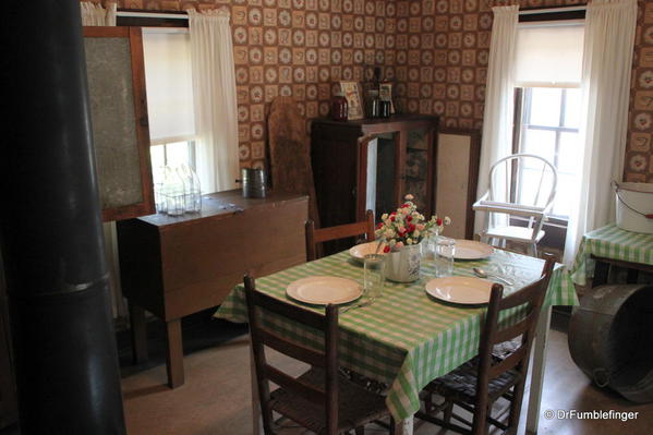 Elvis Presley Birthplace, kitchen